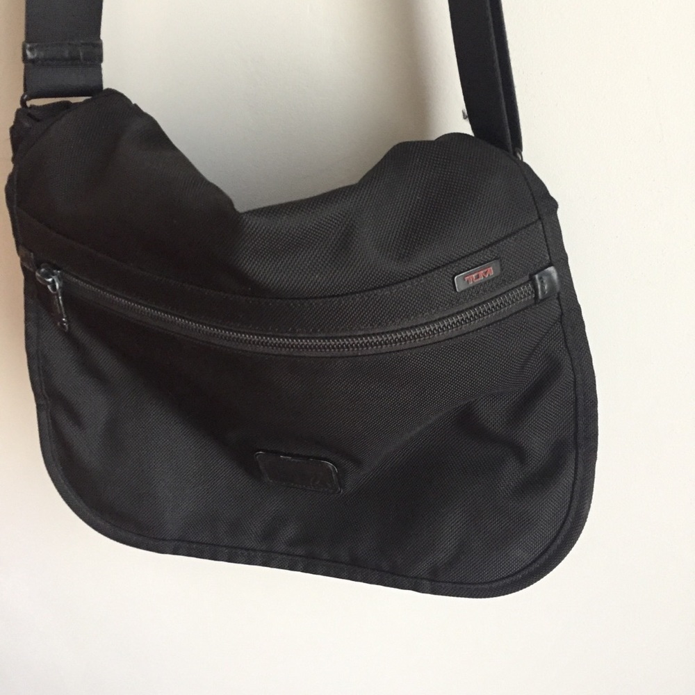TUMI Messenger Style Laptop Bag - Picture 2 of 5